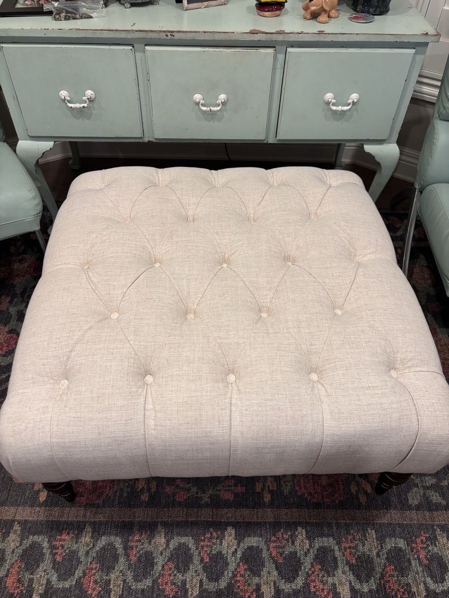 Gorgeous Tufted Linen Ottoman/Coffee Table 36x36x18