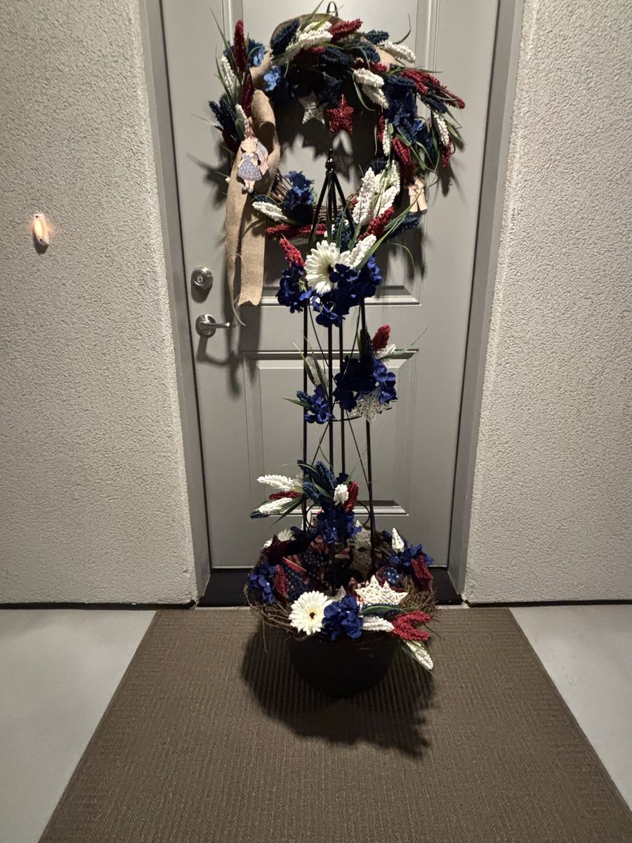Tall black iron red, white and blue patriot arrangement