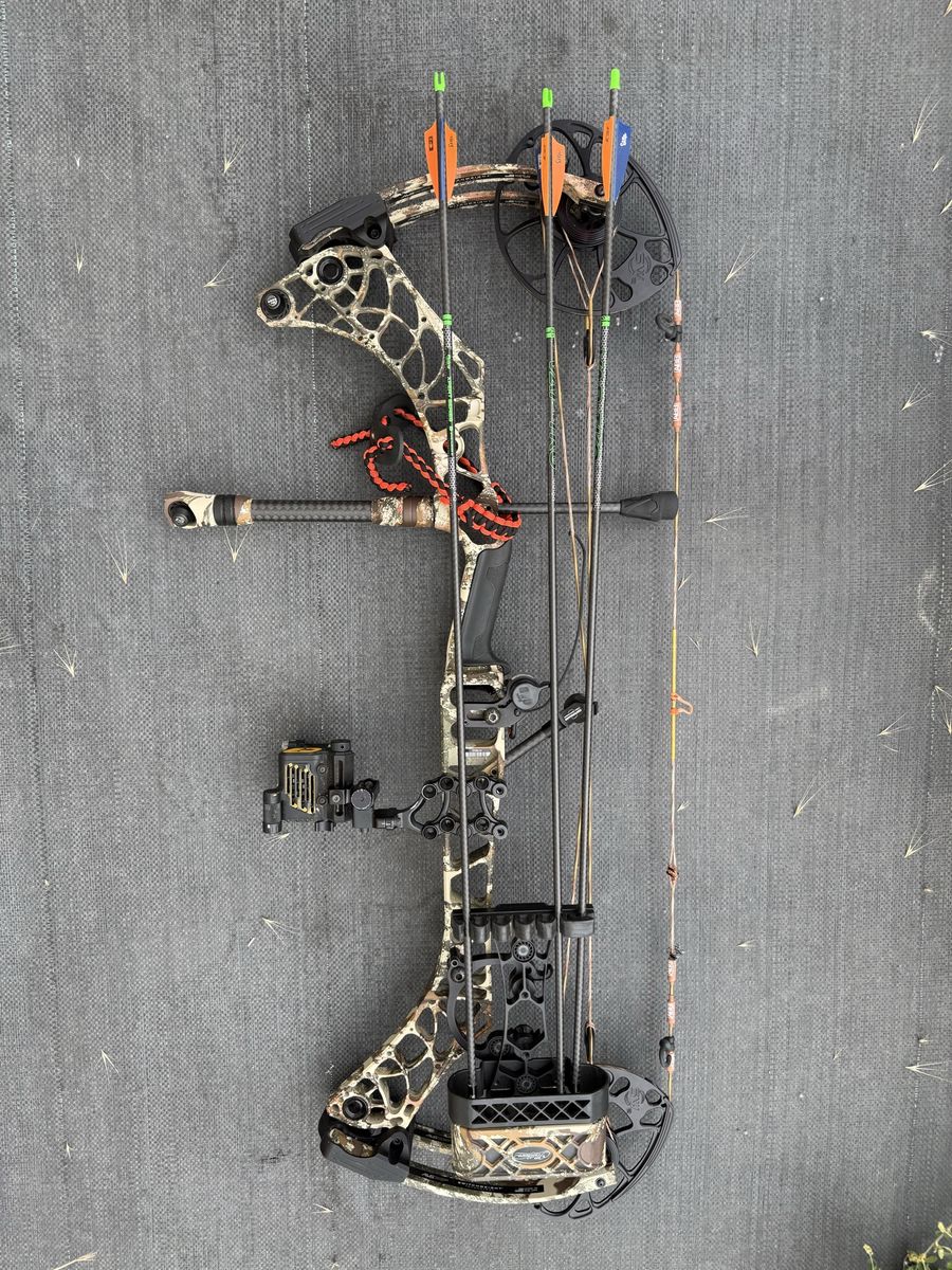 Matthews V3 31 Bow, pelican case. New strings, VAP TKO arrows + more