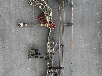 Matthews V3 31 Bow, pelican case. New strings, VAP TKO arrows + more