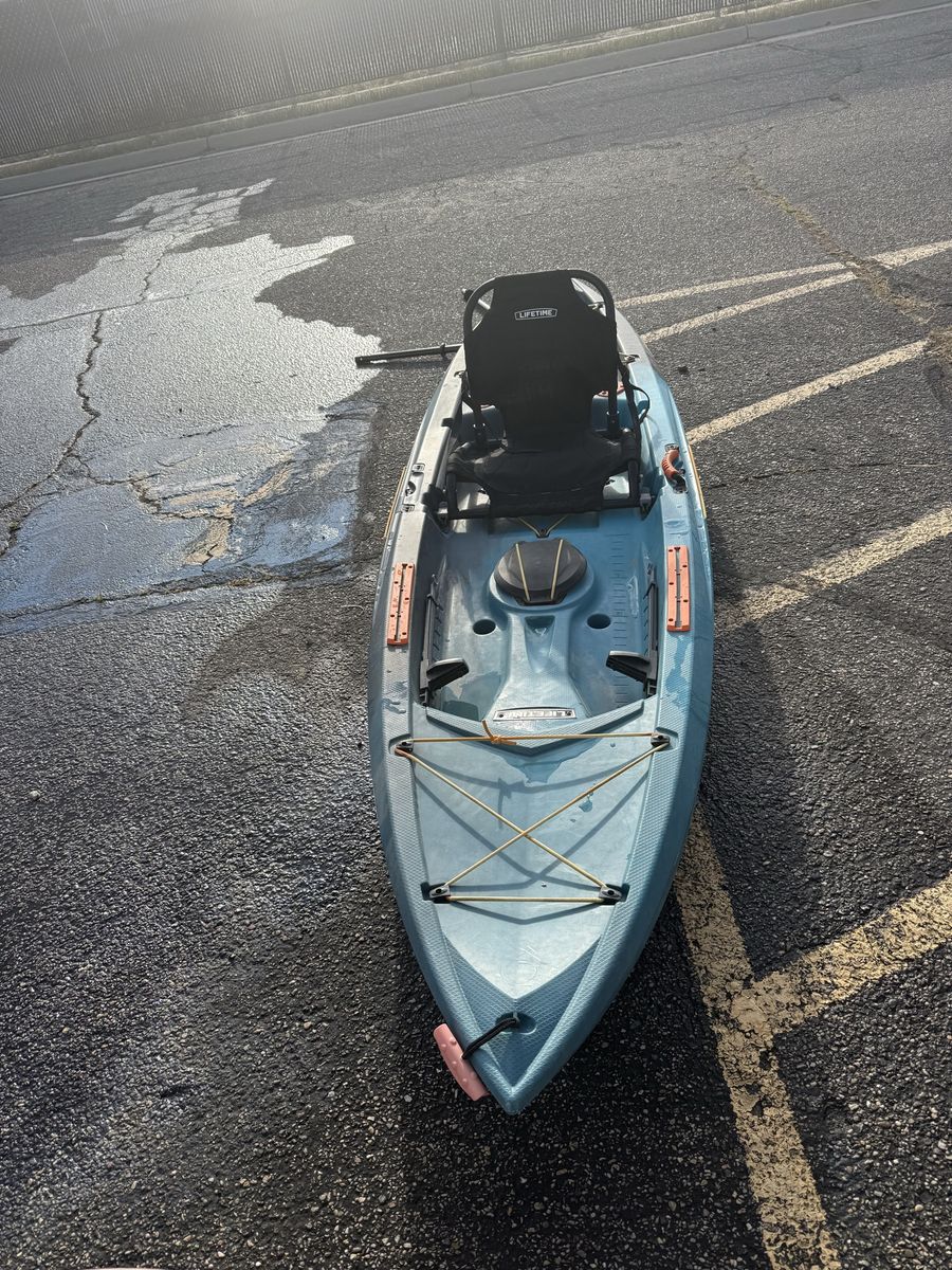 Fishing kayak