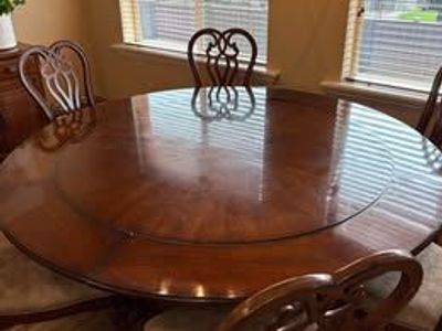 Solid Wood Stanley Furniture Dining room Table & 6 Chairs
