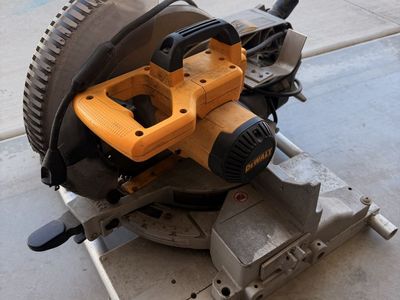 DEWALT DW715 12" Compound Miter Saw, 15A Corded, Dual-Insulated