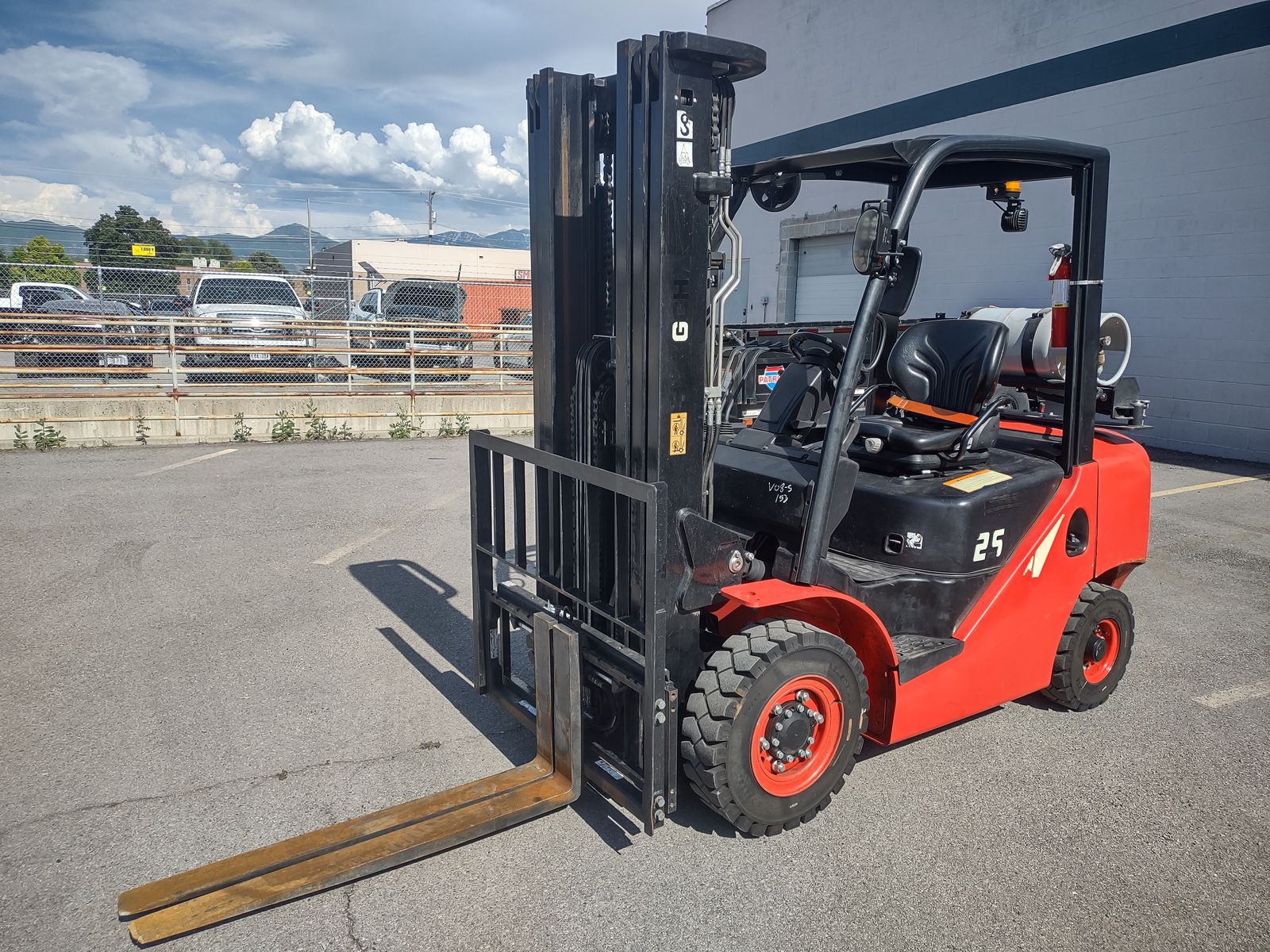 2023 Hangcha Forklift | 3-Stage Mast | Side Shift | 4th Valve | 1,030 Hrs