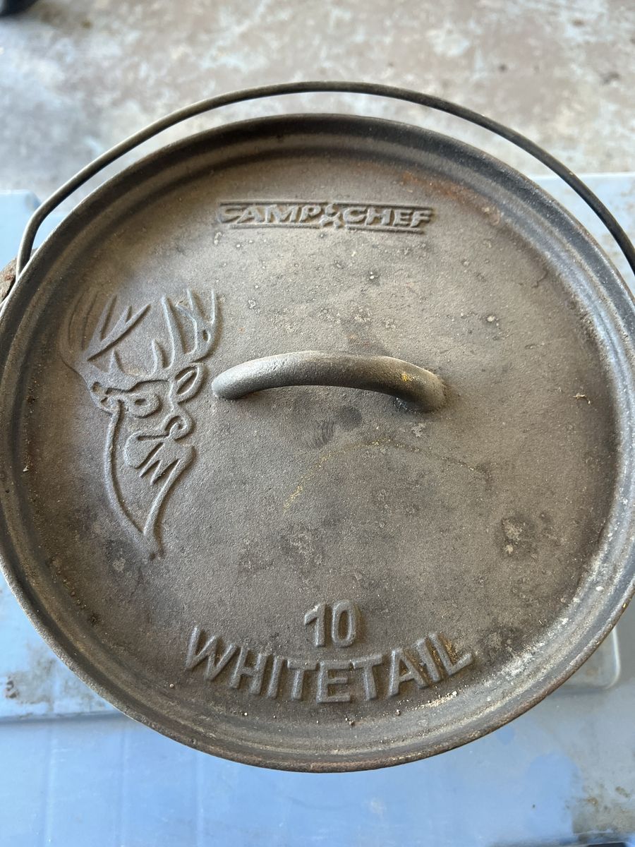 Camp Chef Whitetail 10 Cast Iron Dutch Oven with Lid and Legs