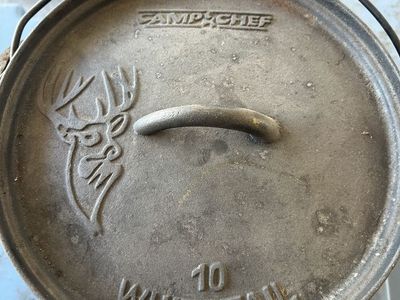 Camp Chef Whitetail 10 Cast Iron Dutch Oven with Lid and Legs