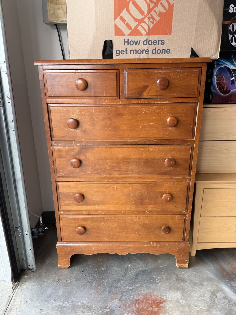 Vintage dresser wooden 45x35x18”