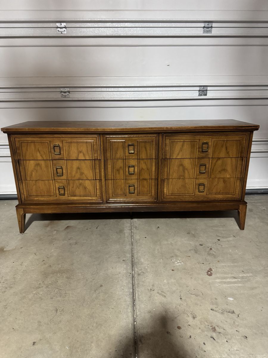 Dixie Mid-Century Modern 9-Drawer Dresser