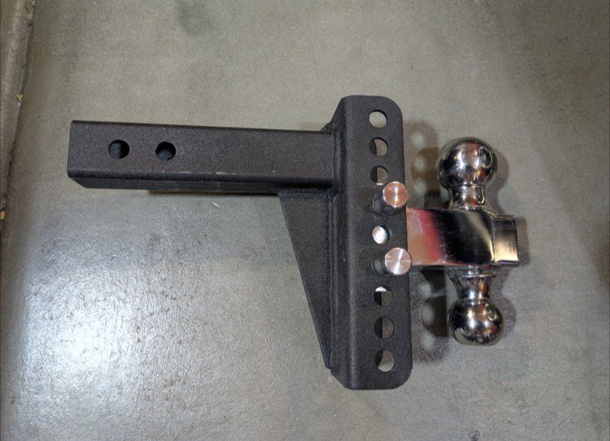 Receiver hitch ( adjustable )