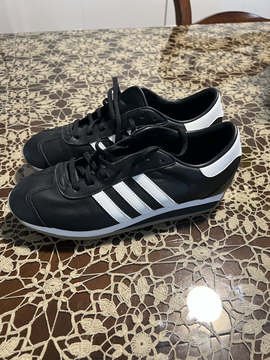 Tenis Shoes For men’s size 10 Adidas