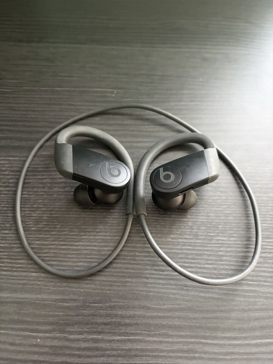 Beats Powerbeats2 Wireless Bluetooth Earbuds – Black/Gray