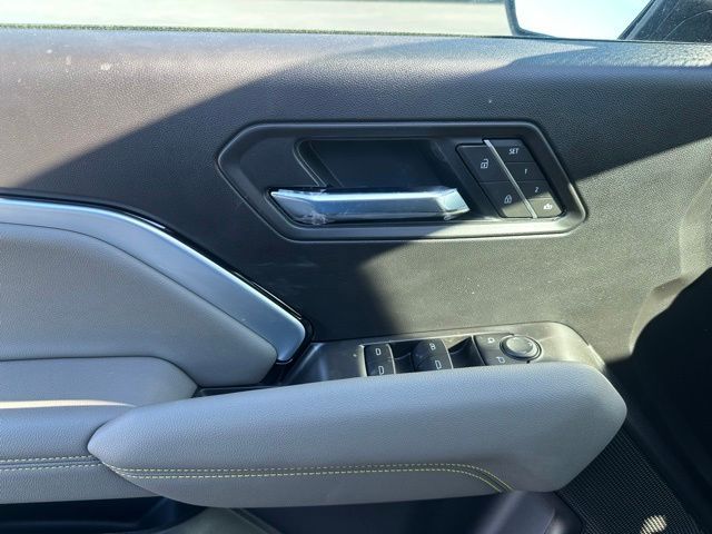 Main image 3