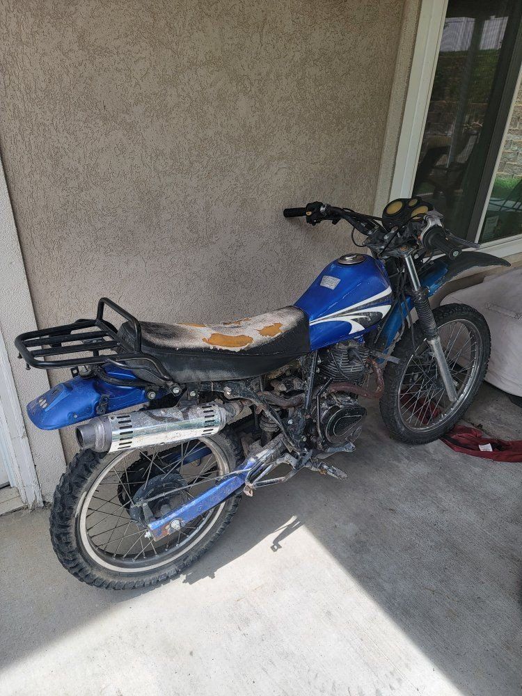 2005 200cc Honda knock-off dirt bike