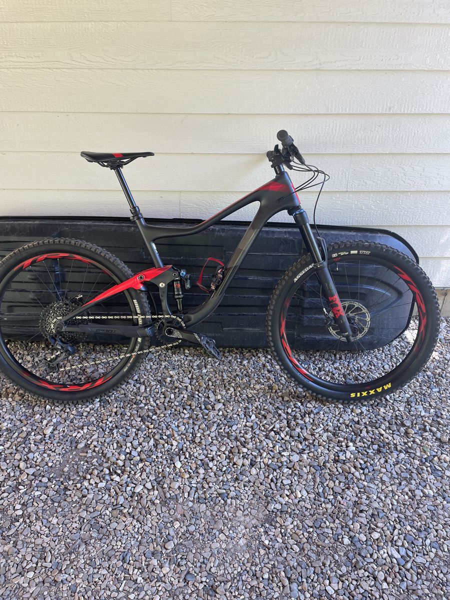 Carbon advance trance mountain bike