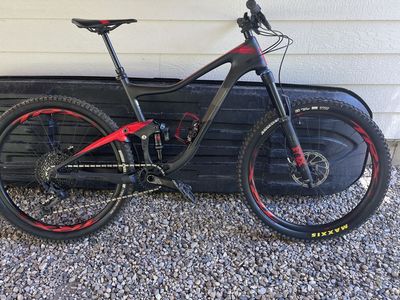 Carbon advance trance mountain bike