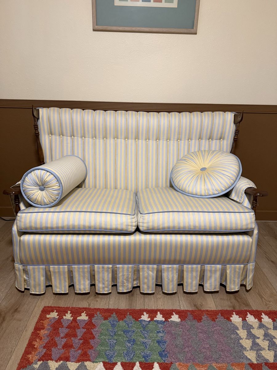 Cute Vintage Couch