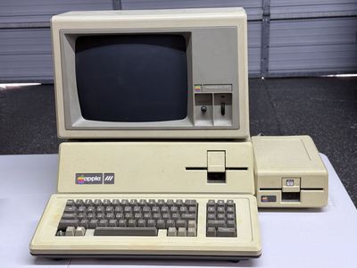Apple II 256kb Vintage Computer with Monitor III