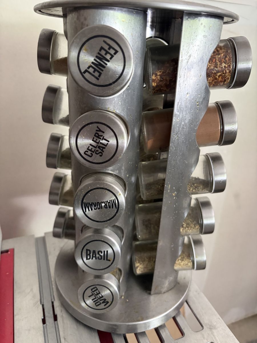 Spinning spice rack