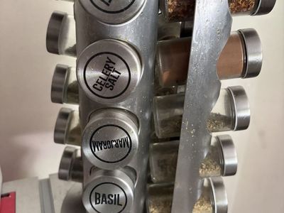 Spinning spice rack