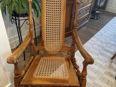 ANTIQUE SOLID WOOD ROCKING CHAIR