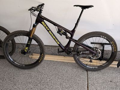 Rocky mountain Altitude 790MSL rally edition Carbon wheels Chris king hubs