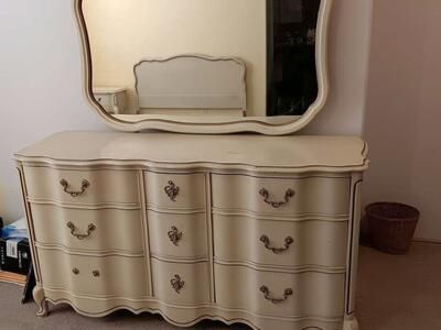 Bassett French Provincial Style Bedroom Set