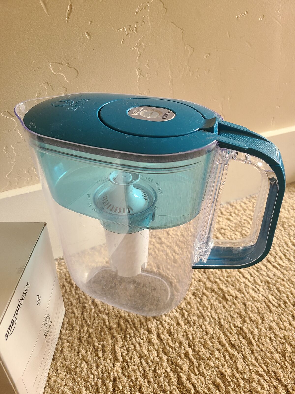 Water pitcher + 6 NEW filters