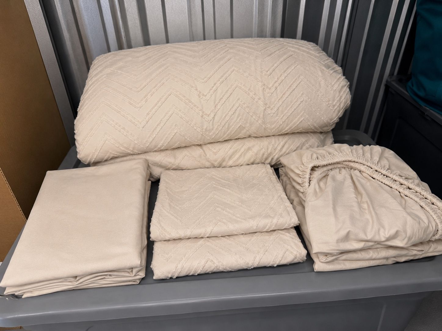 Zzlpp Queen 7-Piece Boho Tufted Comforter Set Beige Bed in a Bag