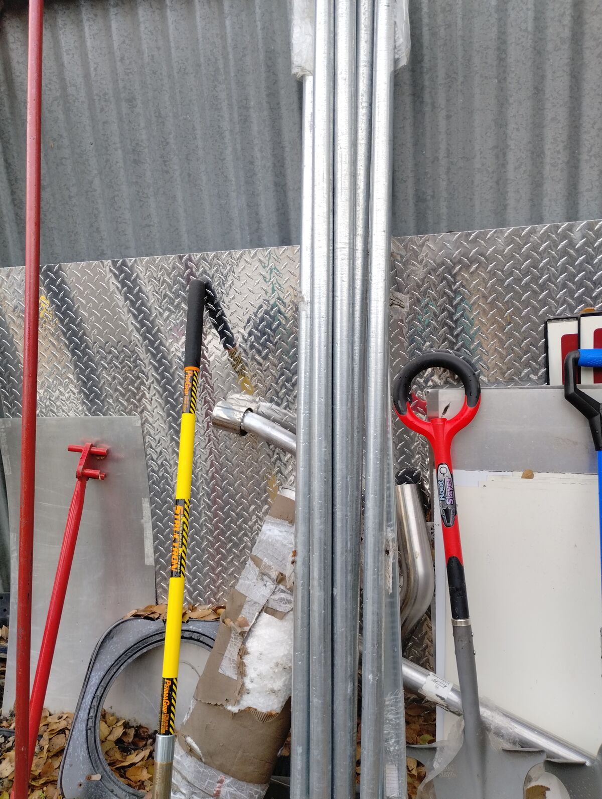 FENCE AND FENCE POST CALL  6 FT 5 FT  4 FT CHIANLINK  MANY OTHER SIZE WELD WIR