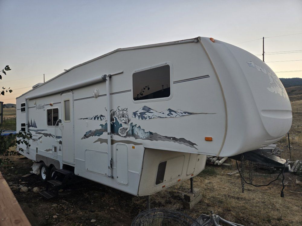 2004 Forest River Wildcat Bunkhouse