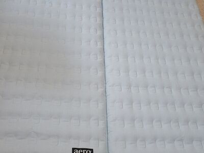 Air Mattress/Topper-- Aero
