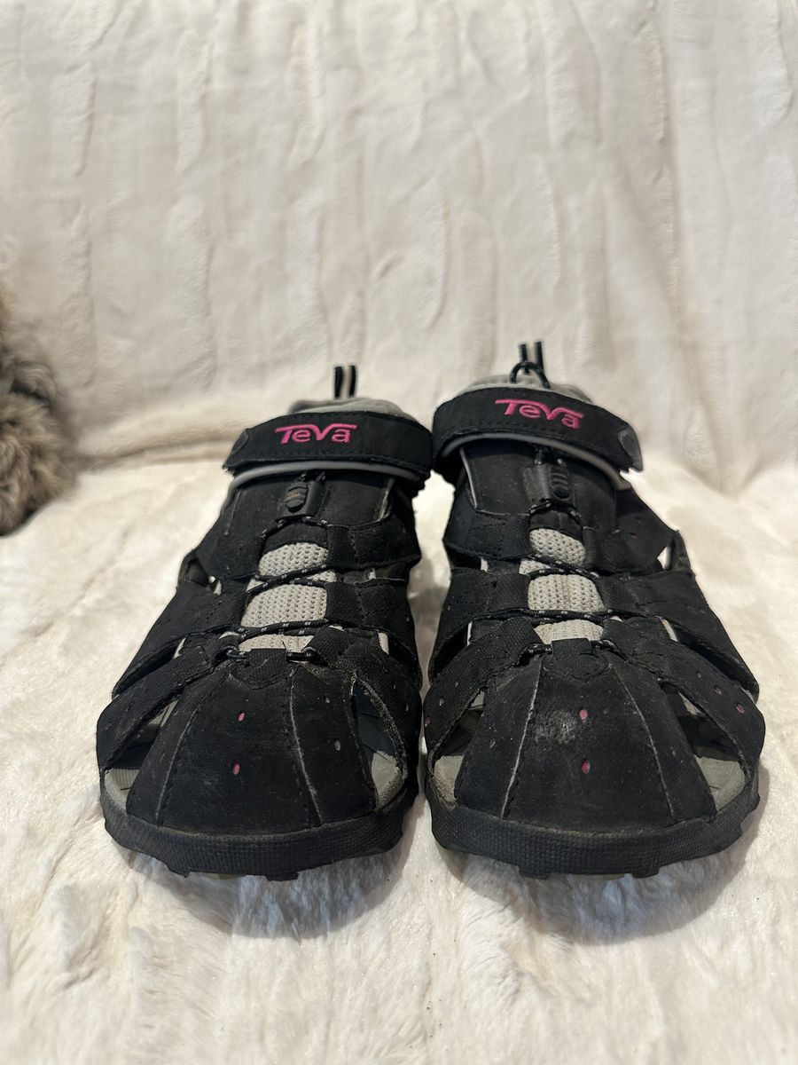 Teva Women’s Size 10 Black/fuschia Hiking Sandals