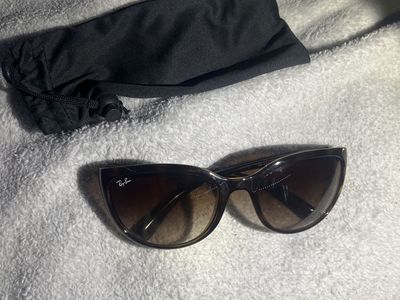 Ray-Ban Brown Cat Eye Sunglasses with Case