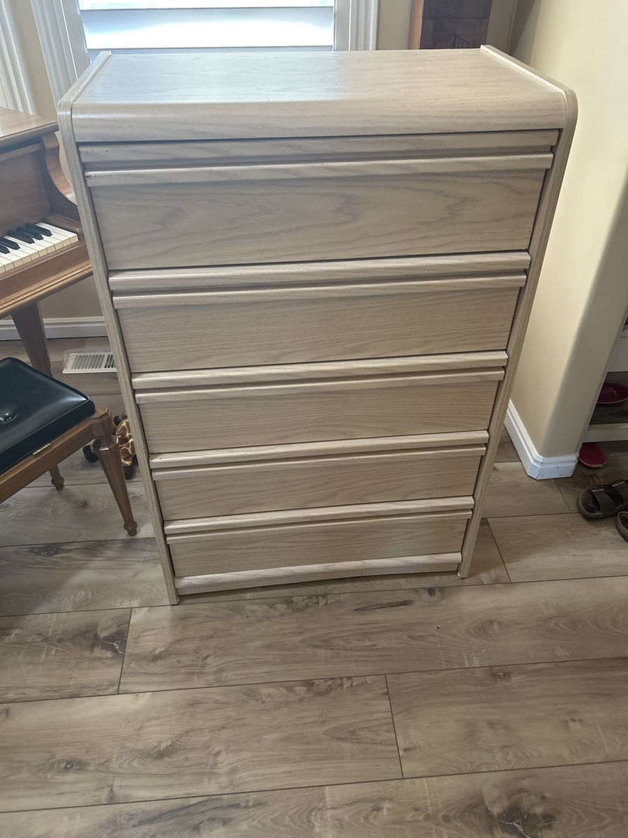 Clean upright dresser