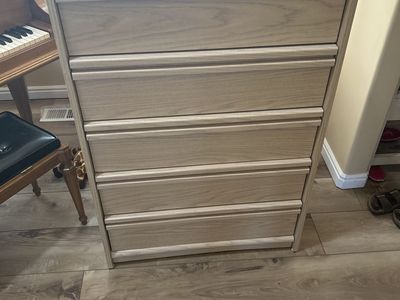 Clean upright dresser