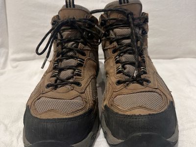 Cabela’s men’s size 13 brown/beige, leather and mesh Wtrprf hiking boots