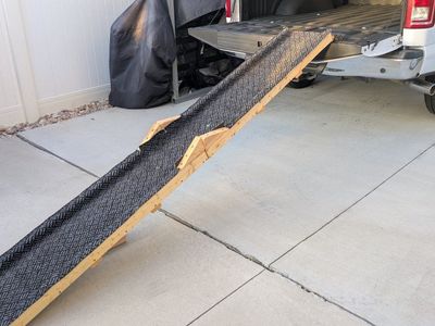 Custom Foldable Wooden Pet Ramp with Carpeted Surface for Truck Tailgate
