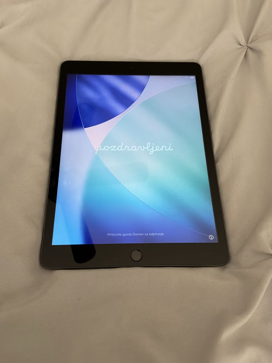 iPad 9th Gen w/ Case