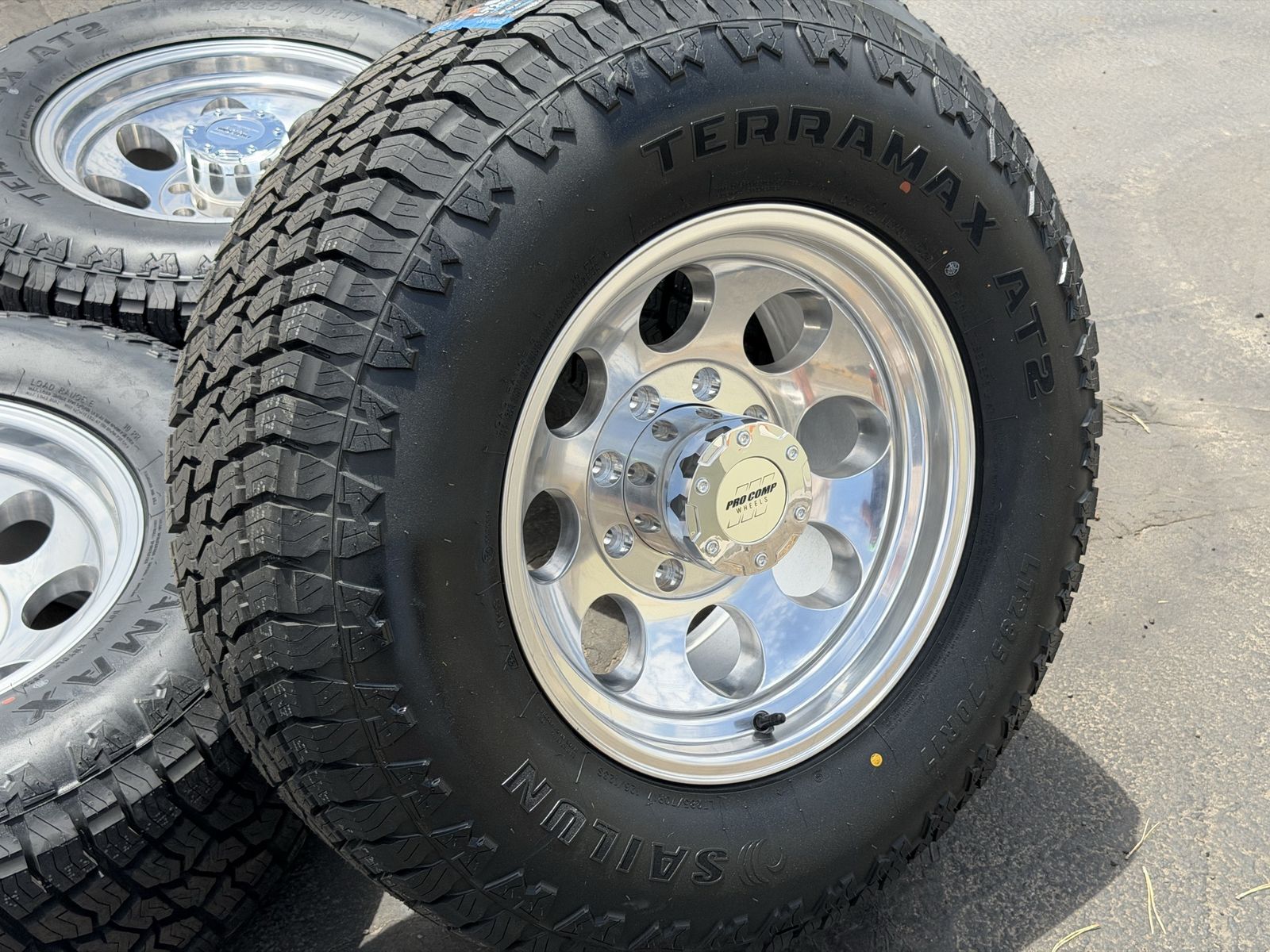 17” Procomp Mod 8 lug 8x6.5 | 8x165.1 33” Sailun A/T 285/70R17 Chevy GMC Dodge Ram pre 97 Ford