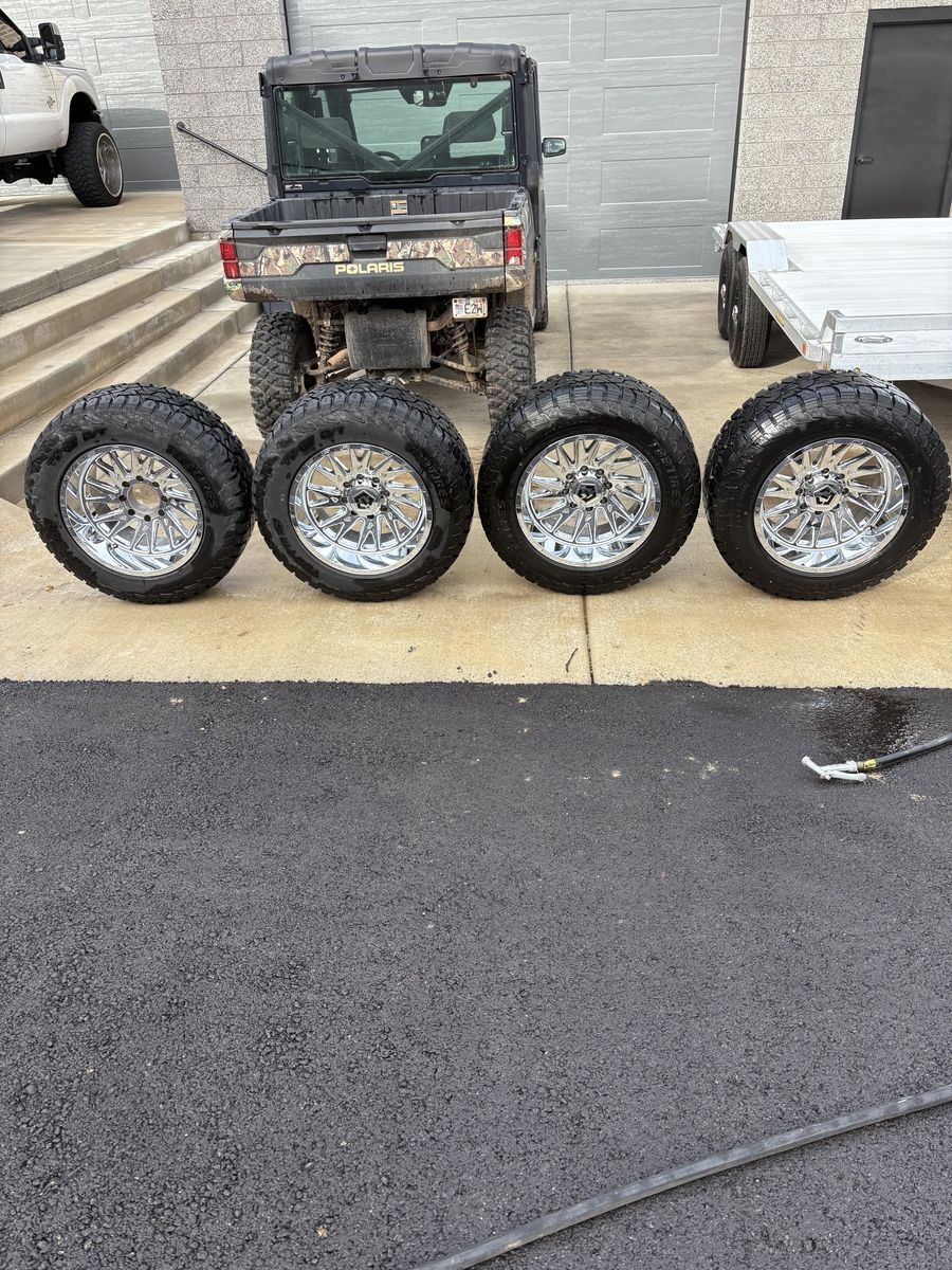 20x12 TIS Wheels 35x12.50r20 TBB Tires