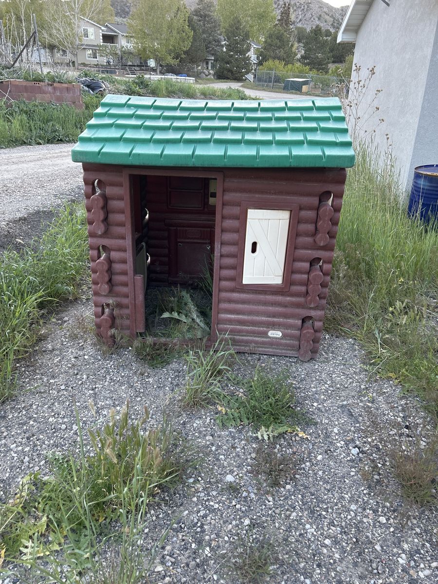 Free playhouse