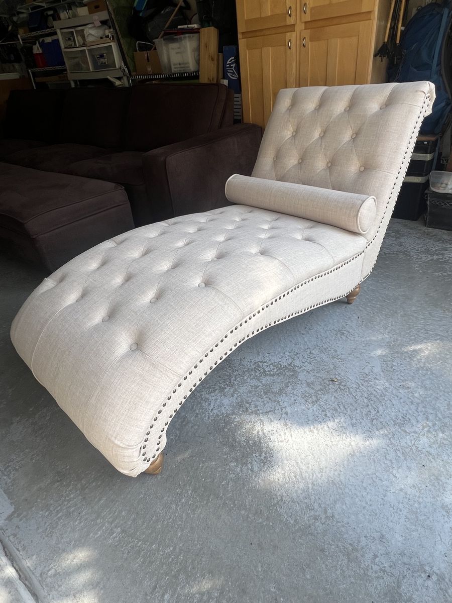 Chaise lounge chair