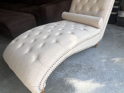 Chaise lounge chair