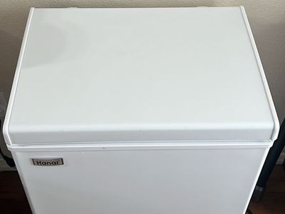 Wanai 3.5 Cu.Ft Chest Freezer