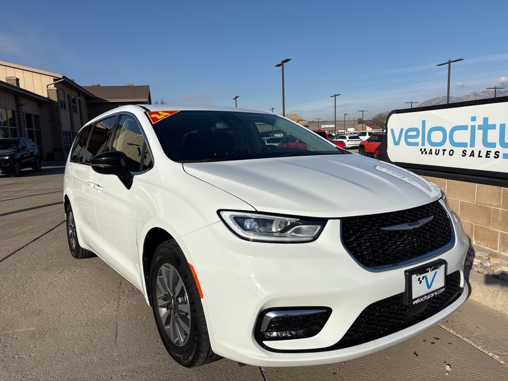 2024 Chrysler Pacifica Plug-In Hybrid Select