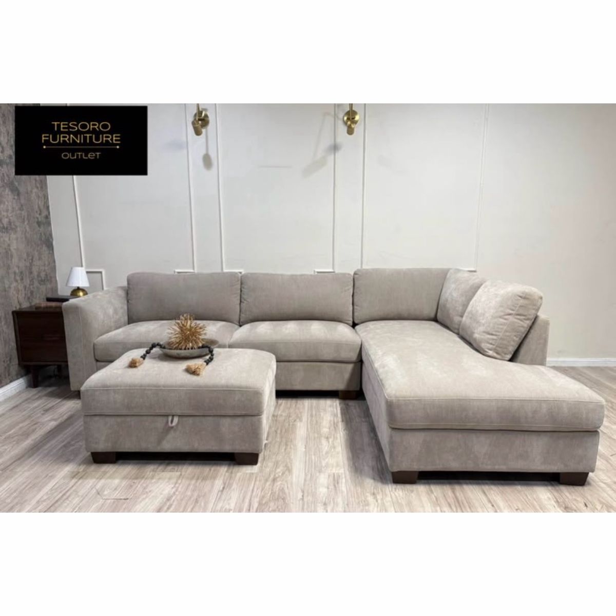 THOMASVILLE WALSEN SECTIONAL AND OTTOMAN