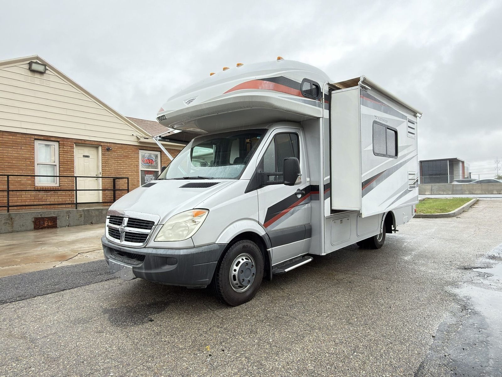 2010 Fleetwood Quest 24L Diesel with Slide