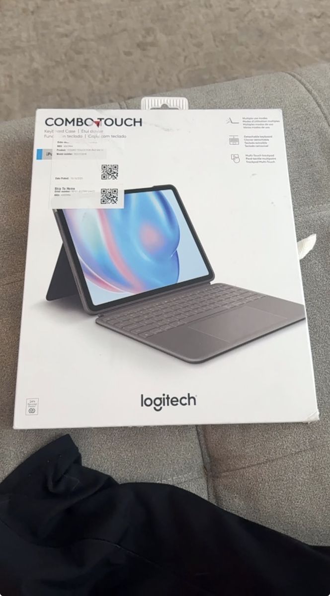 Logitech Combo Touch keyboard case