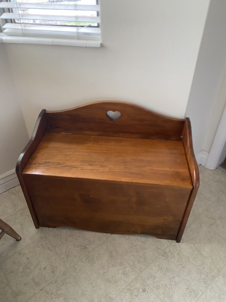 Solid Wood FlipTop Storage Bench