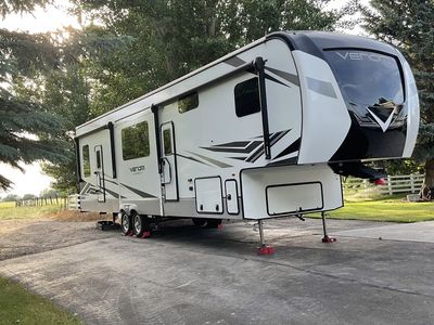 2023 VENOM 5th WHEEL TOY HAULER 41ft